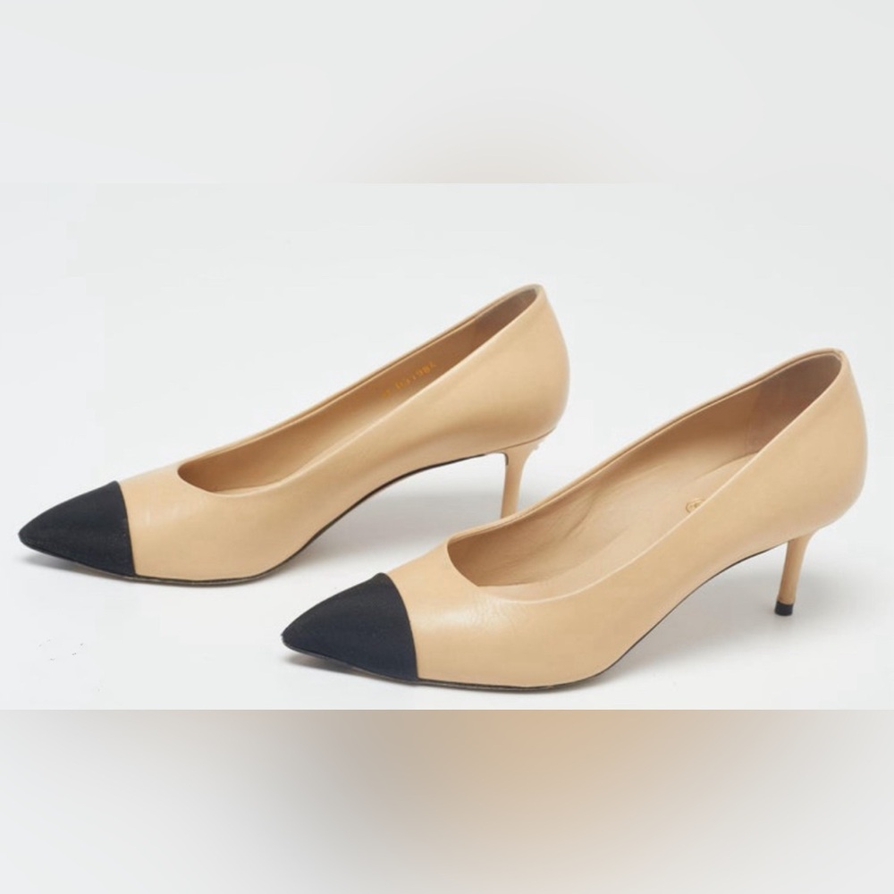 Chanel Black/Beige Leather and Grosgrain 2.5 inch Pumps.Size 38.5. $600 - Picture 3 of 7
